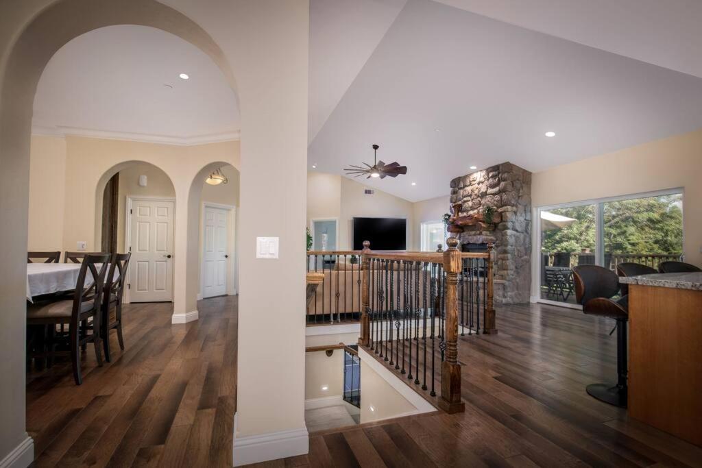 New Luxury Lake House In Pine Mountain Lake Close To Yosemite! Perfect For All Seasons! Great For Retreats, Getaways, Celebrations, And More! Гровленд Екстер'єр фото